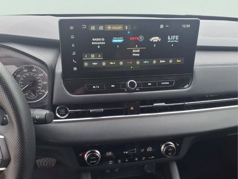 Used 2025 Mitsubishi Outlander SE FWD image 5