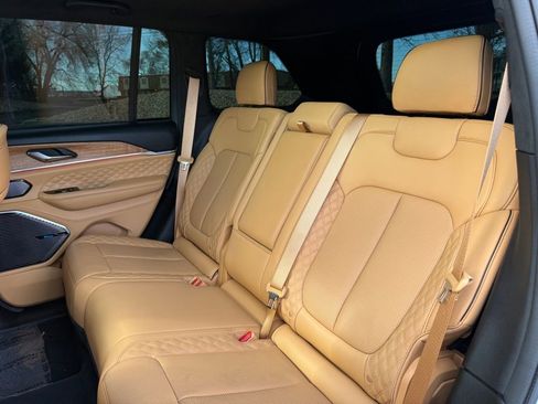 Used 2024 Jeep Grand Cherokee Summit image 15