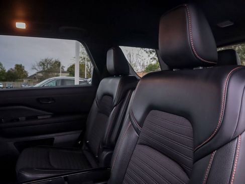 Used 2024 Nissan Pathfinder Rock Creek image 28