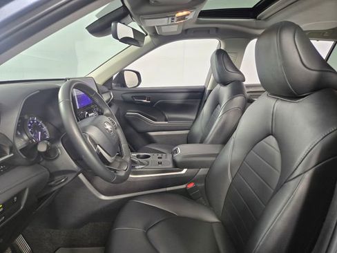 Used 2024 Toyota Highlander XLE image 14
