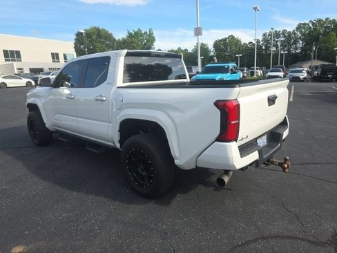 Used 2024 Toyota Tacoma SR5 AWD/4WD image 8
