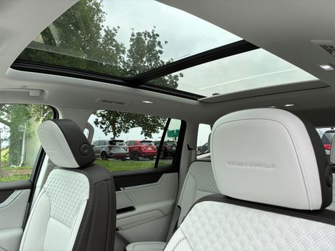 Used 2024 GMC Acadia Denali FWD image 19