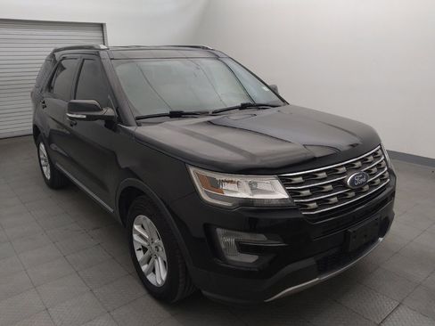 Used 2017 Ford Explorer XLT w/ Equipment Group 202A FWD image 13