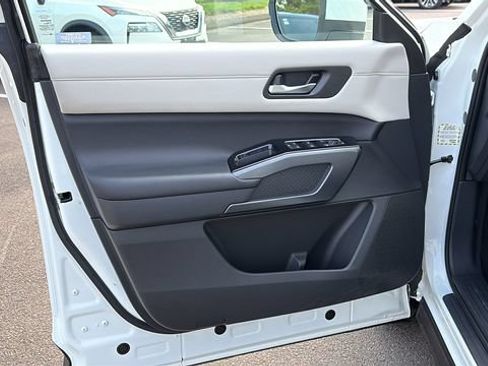 Certified 2023 Nissan Pathfinder SL w/ SL Premium Package AWD/4WD image 8