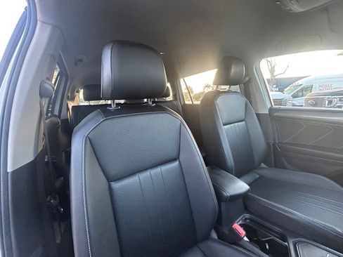 Used 2024 Volkswagen Tiguan SE FWD image 21