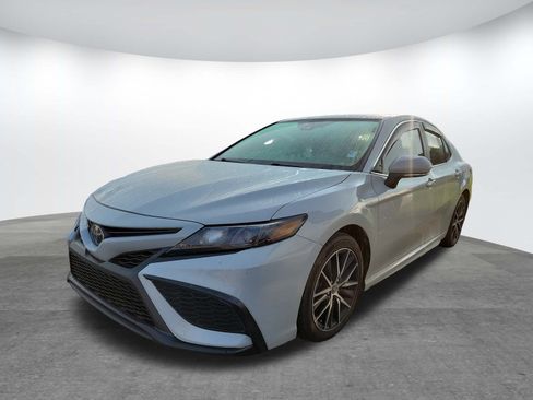 Used 2024 Toyota Camry SE w/ Convenience Package FWD image 3