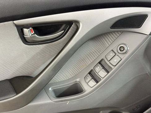Used 2013 Hyundai Elantra GLS w/ Preferred Pkg FWD image 23