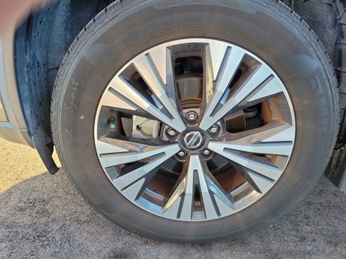 Used 2021 Nissan Rogue SV FWD image 6