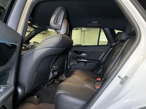 Used 2025 Mercedes-Benz GLC 300 4MATIC image 19