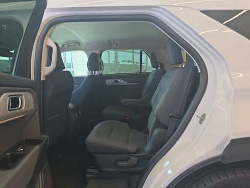 Used 2025 Ford Explorer Active image 31