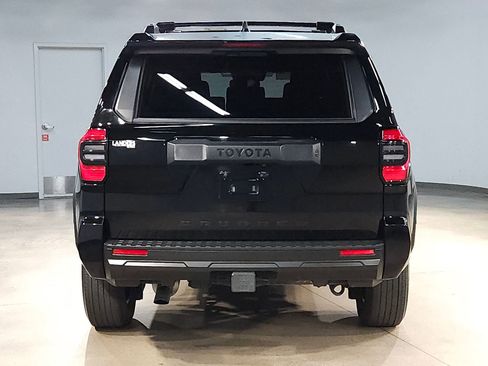 Certified 2025 Toyota 4Runner SR5 AWD/4WD image 6