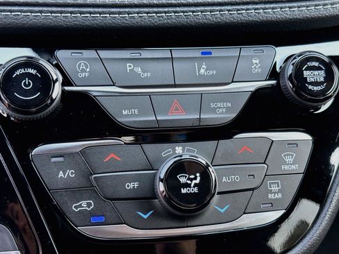 New 2027 Chrysler Pacifica Select AWD/4WD image 21