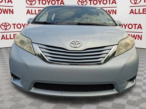 Used 2016 Toyota Sienna LE FWD image 2