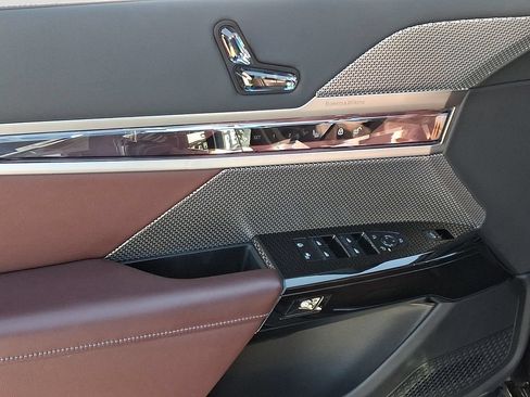 Certified 2025 BMW 760i xDrive w/ Executive Package AWD/4WD image 13