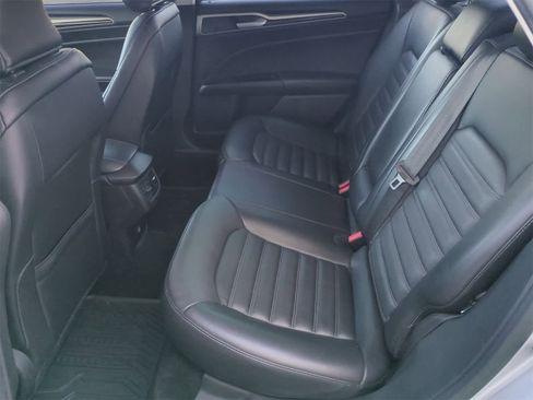 Used 2016 Ford Fusion SE w/ Equipment Group 202A image 19