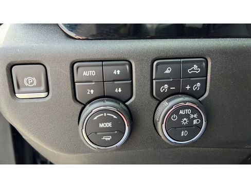 Certified 2023 Chevrolet Silverado 1500 LTZ AWD/4WD image 23