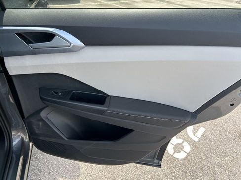 Used 2025 Volkswagen Taos SE image 41