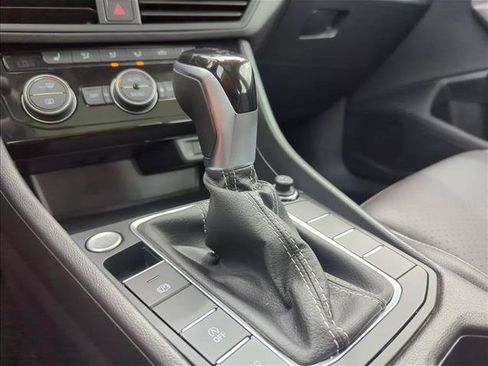 Used 2024 Volkswagen Jetta SE FWD image 13
