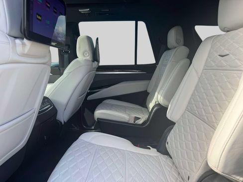 Used 2025 Cadillac Escalade Sport Platinum w/ LPO, ONYX Package AWD/4WD image 11