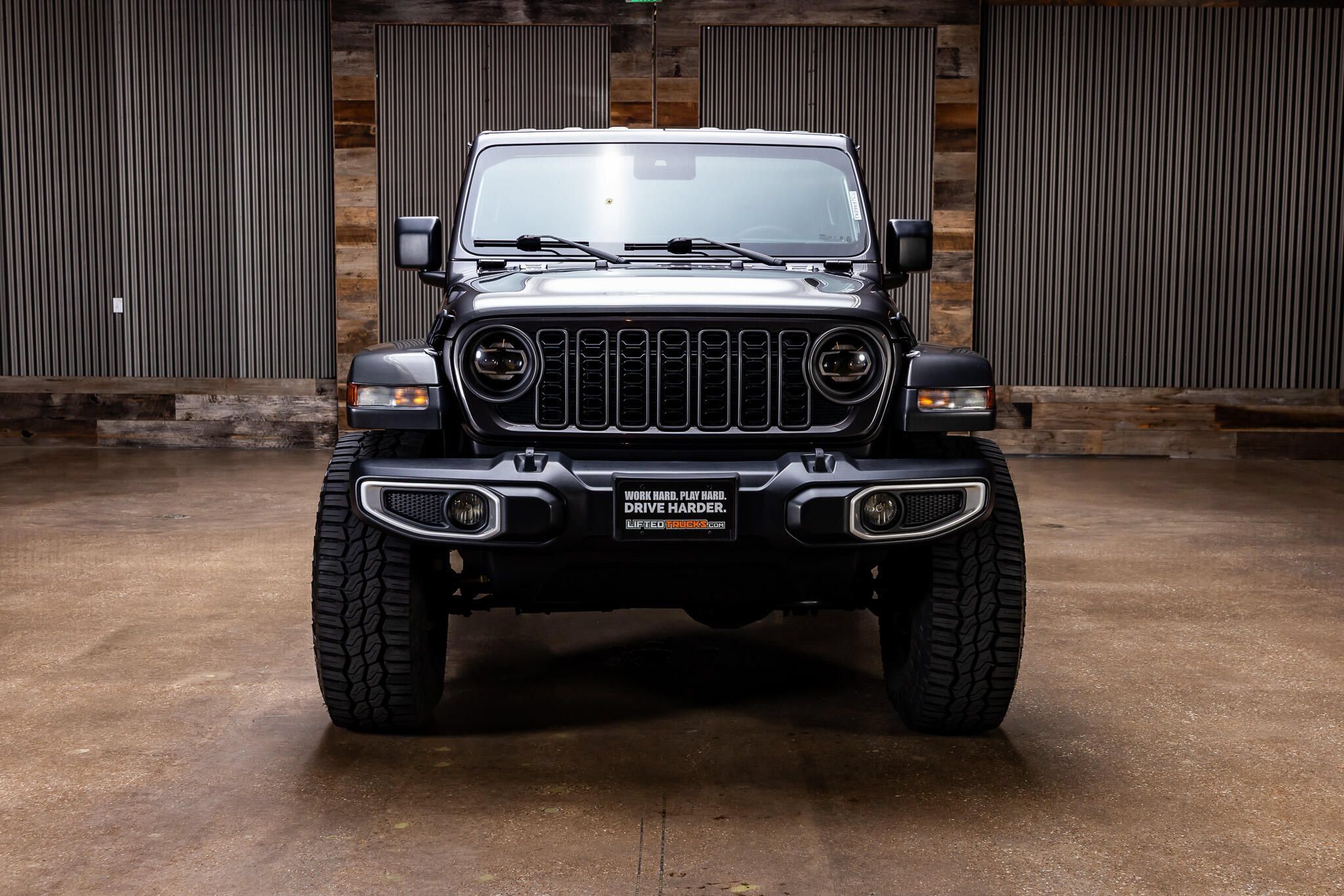 Used 2025 Jeep Gladiator Sport AWD/4WD image 3