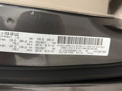 Used 2016 Chrysler Town & Country Touring FWD image 22