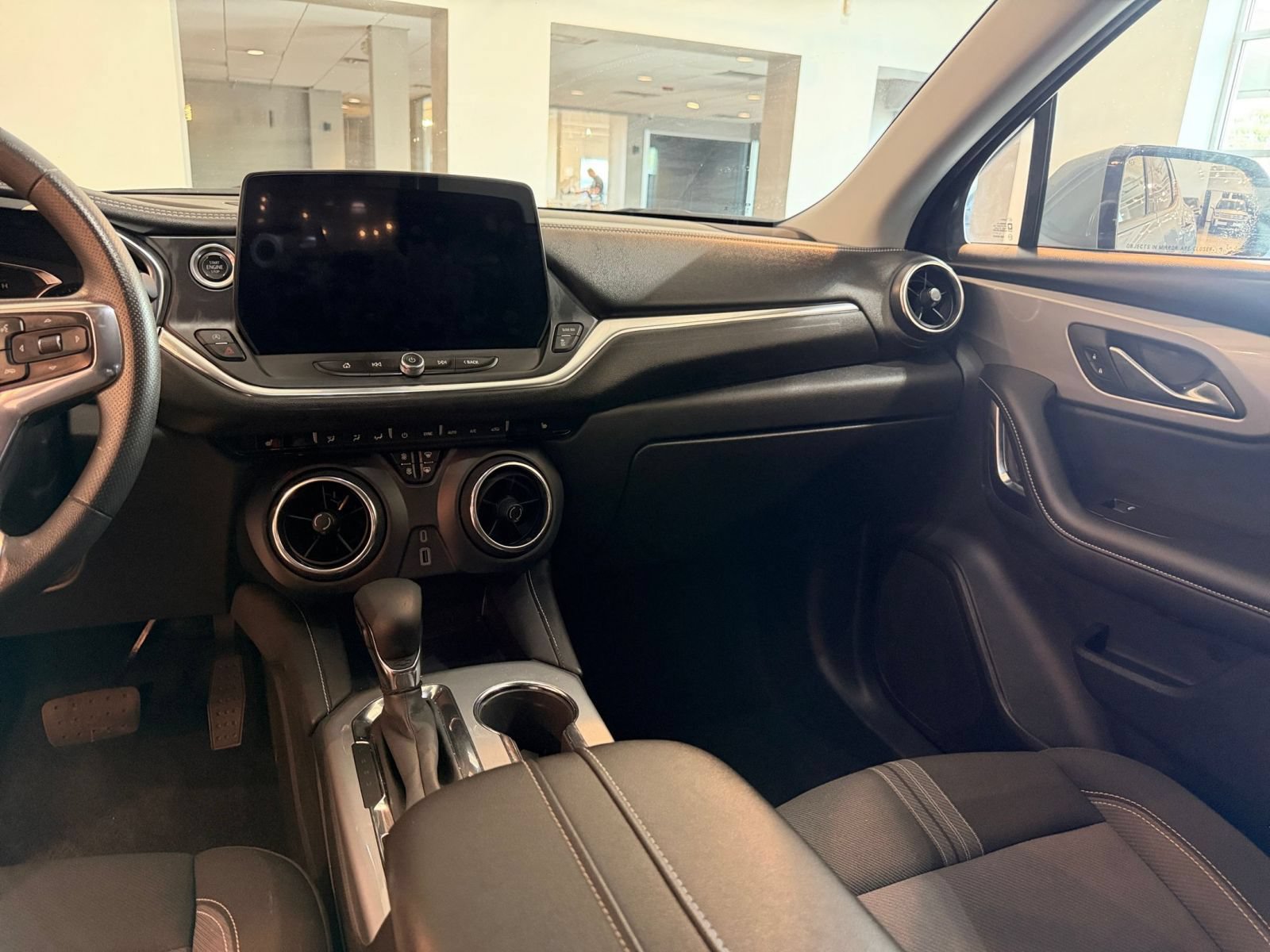 Used 2025 Chevrolet Blazer LT FWD image 35