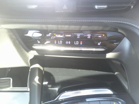 Used 2023 Buick Envision Essence w/ Sport Touring Package AWD/4WD image 23