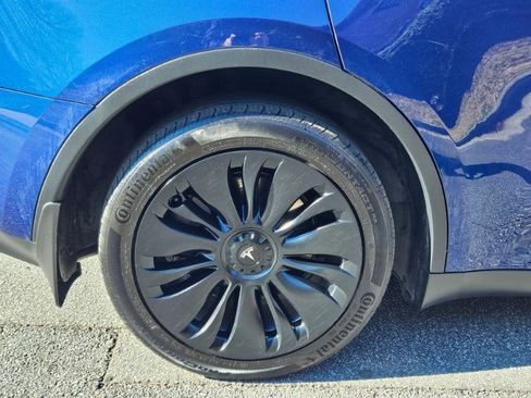 Used 2023 Tesla Model Y Long Range image 14