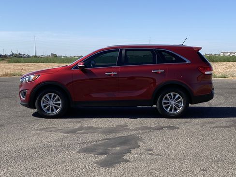 Used 2016 Kia Sorento FWD image 6