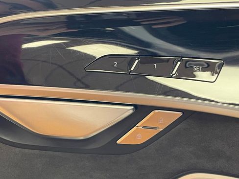 Used 2021 Audi S8 L image 18