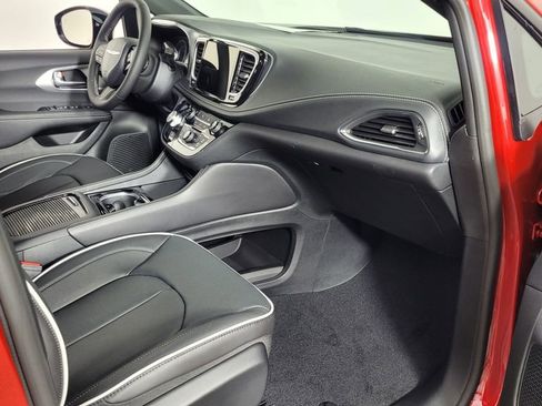 New 2026 Chrysler Pacifica Limited w/ S Appearance Package image 37