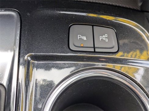 Used 2023 Chevrolet Equinox Premier image 24