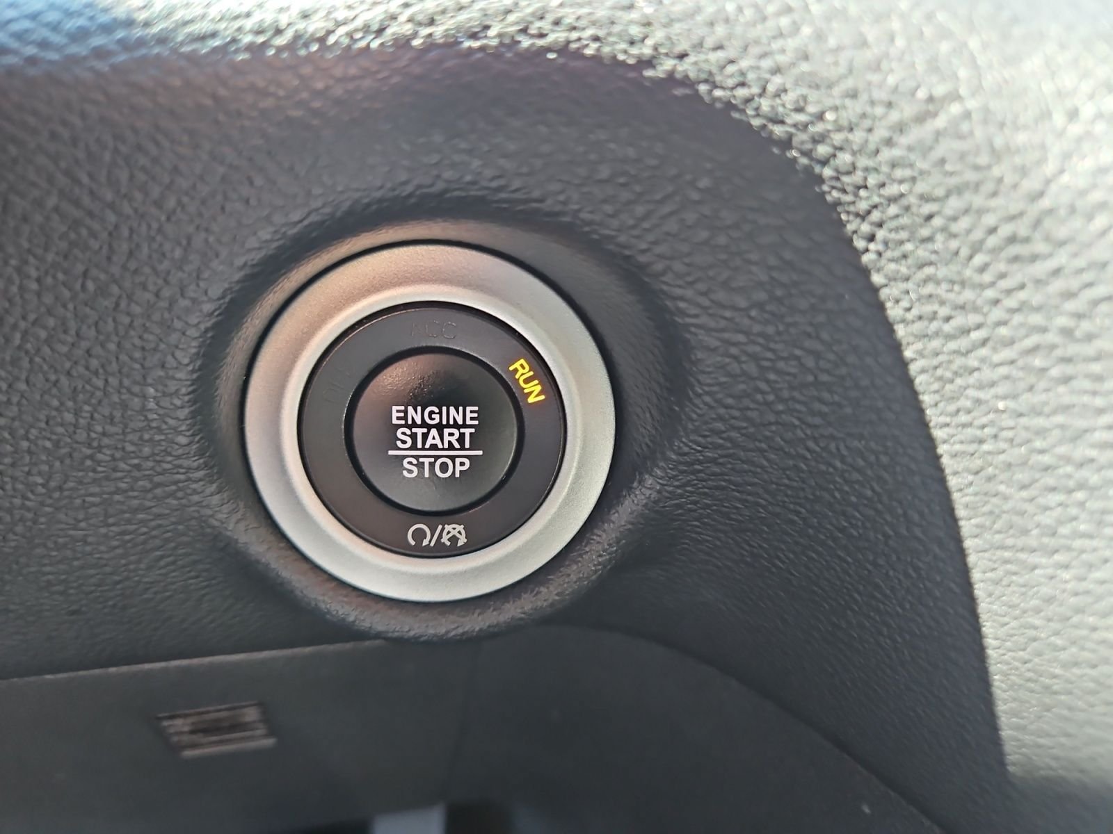 Used 2025 Chrysler Pacifica Select FWD image 29