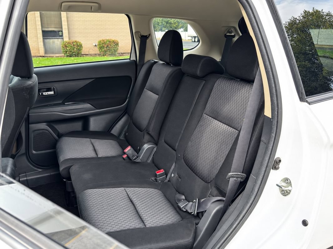 Used 2014 Mitsubishi Outlander SE FWD image 19