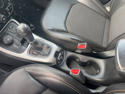 Used 2019 Jeep Compass Latitude image 27