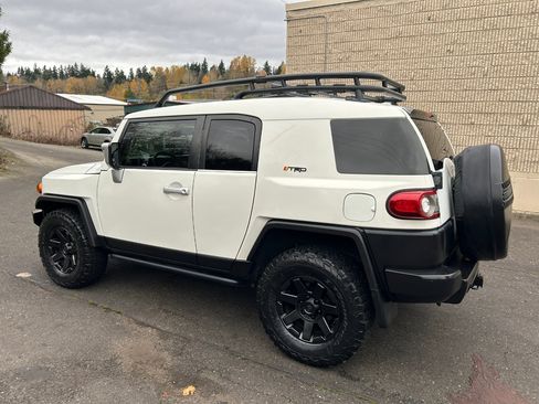 Used 2014 Toyota FJ Cruiser 4WD w/ Upgrade Package image 7
