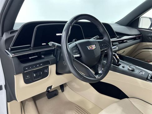 Used 2024 Cadillac Escalade Premium Luxury w/ Performance Package image 10