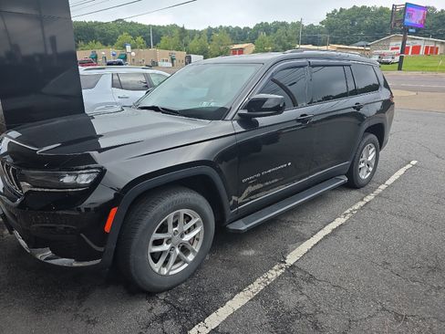 Used 2022 Jeep Grand Cherokee L Laredo w/ Luxury Tech Group I AWD/4WD image 2