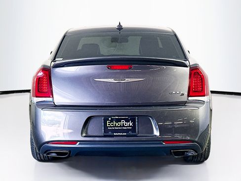Used 2017 Chrysler 300 S w/ S Model Appearance Package RWD image 7