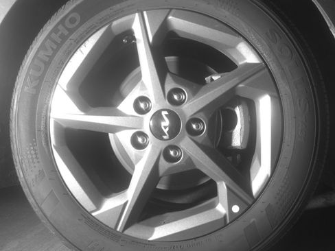 Used 2025 Kia K4 LXS image 13