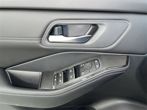 Certified 2024 Nissan Rogue SL image 24