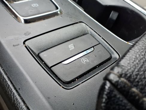 Used 2020 Ford Fusion SE FWD image 17