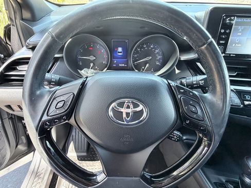 Used 2018 Toyota C-HR XLE FWD image 14