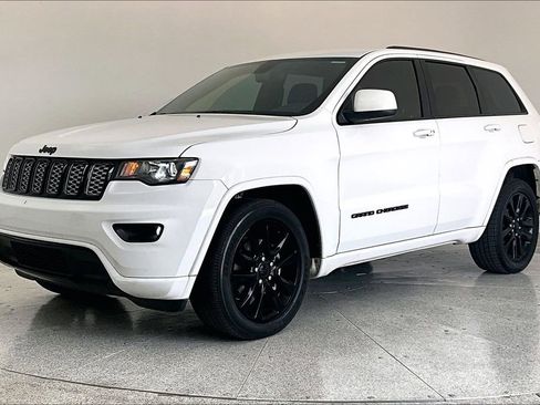 Used 2019 Jeep Grand Cherokee Altitude image 15