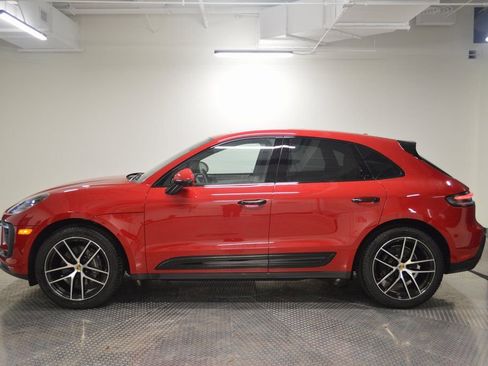 Certified 2025 Porsche Macan image 2