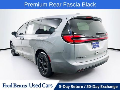 Used 2022 Chrysler Pacifica Touring-L w/ S Appearance Package image 5