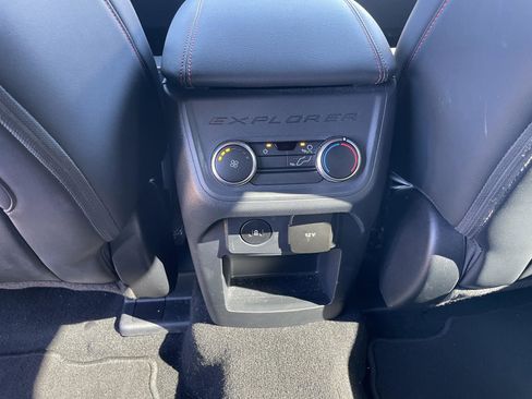 Used 2025 Ford Explorer ST-Line w/ ST-Line Street Pack image 25