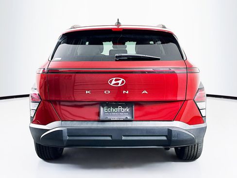 Used 2025 Hyundai Kona SEL FWD image 7