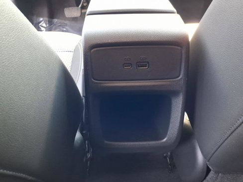 Used 2024 Chevrolet Trax LT FWD image 16