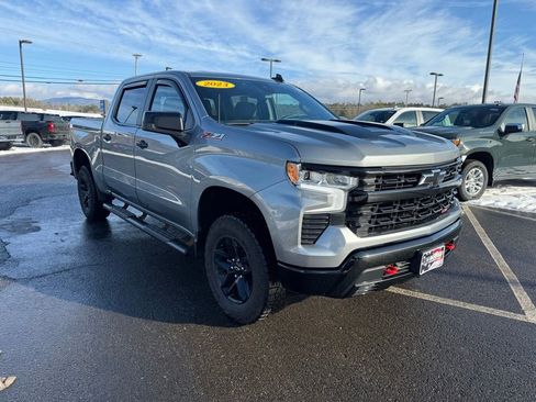 Used 2023 Chevrolet Silverado 1500 LT Trail Boss w/ Convenience Package II image 3